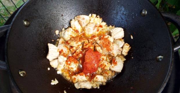 Макароны с мясом в казане на костре