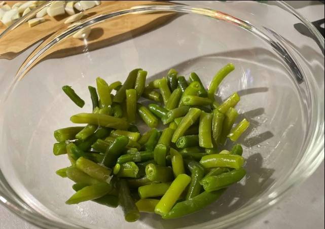 Салат из стручковой фасоли с яйцом
