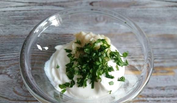 Салат из свиного сердца с маринованными огурцами