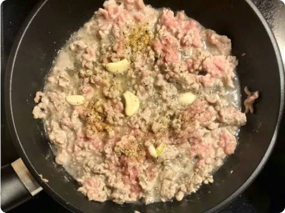 Макароны с фаршем в томатном соусе