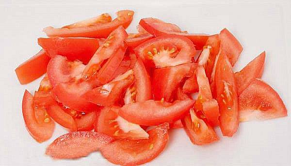 Салат «Гусарский» с говядиной, помидорами, маринованным луком и маслом Салат «Гусарский» с говядиной, помидорами, маринованным луком и маслом