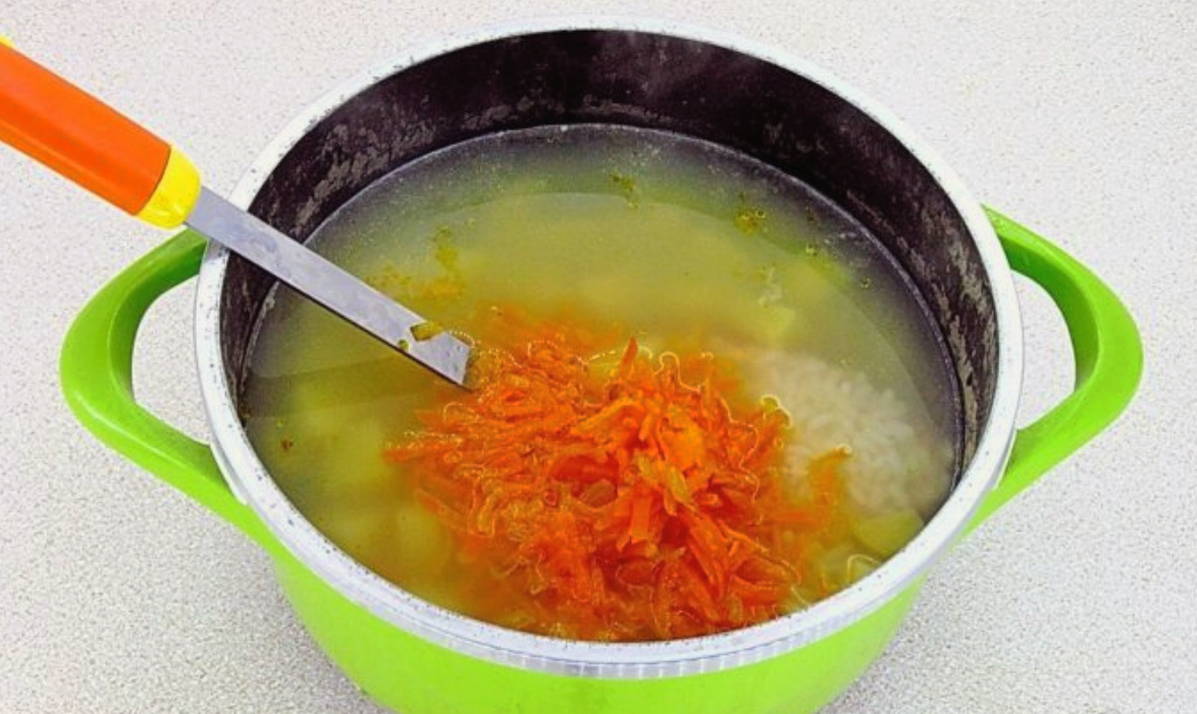 Суп с сайрой, рисом и картошкой