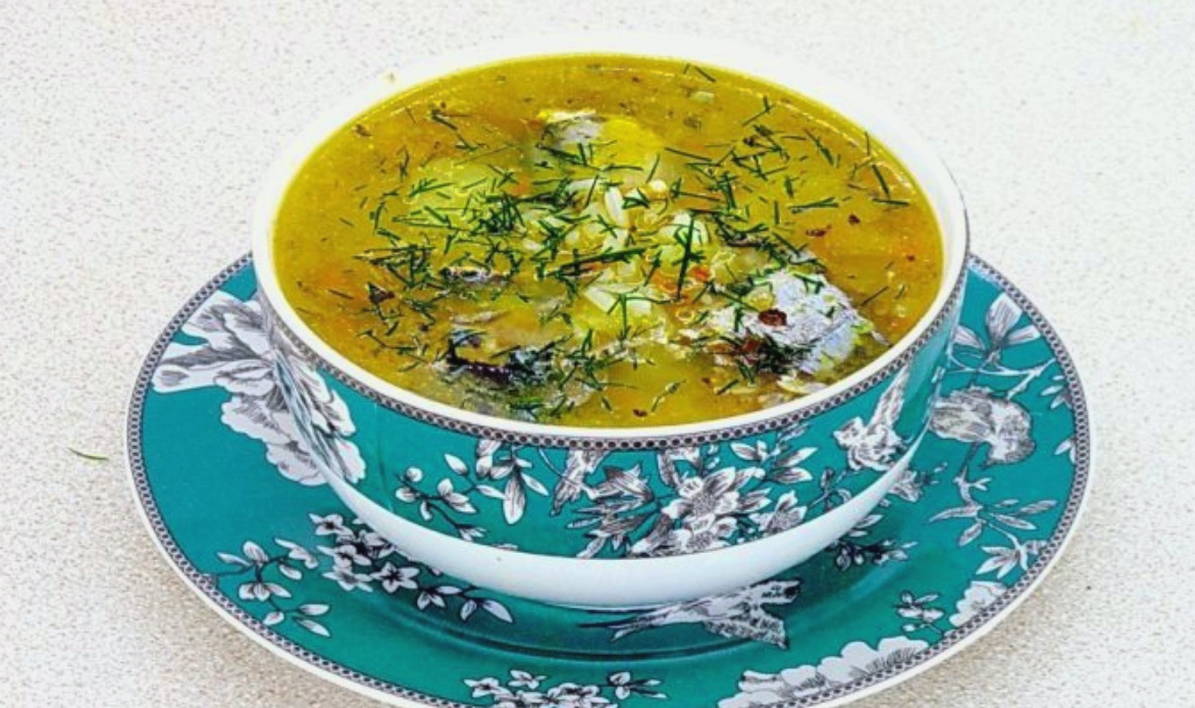 Суп с сайрой, рисом и картошкой