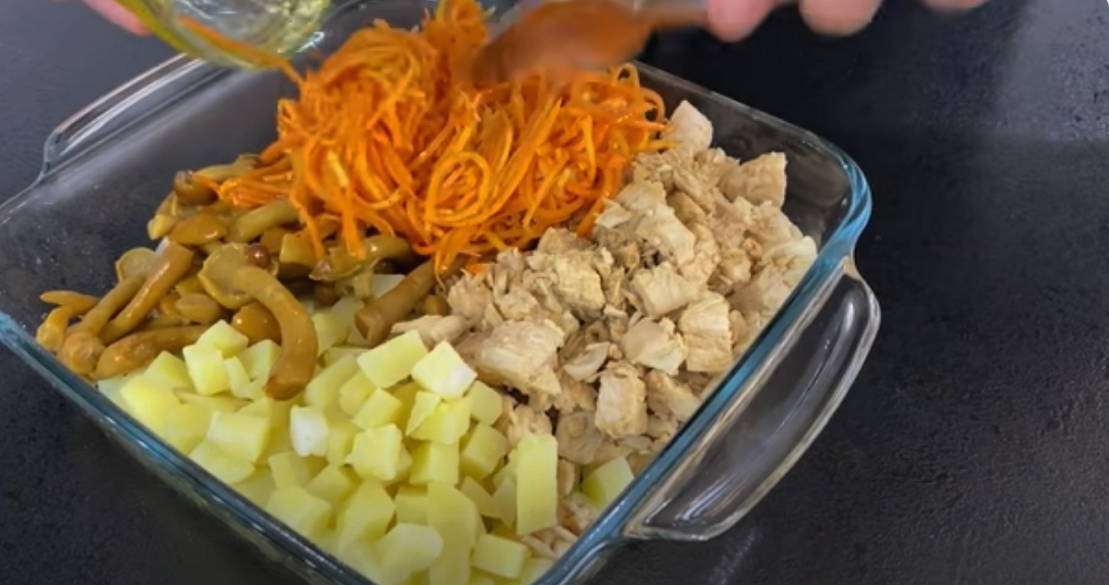 Салат «Жар птица» с опятами и курицей, как в Ленте