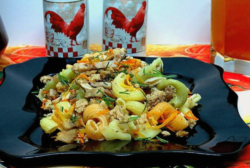 Макароны с фаршем и грибами