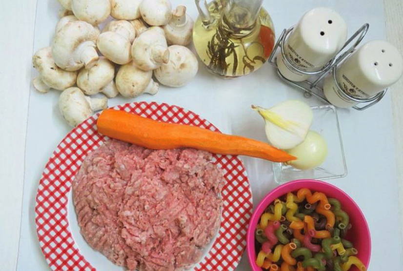 Макароны с фаршем и грибами