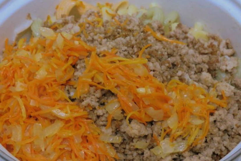 Макароны с фаршем и грибами