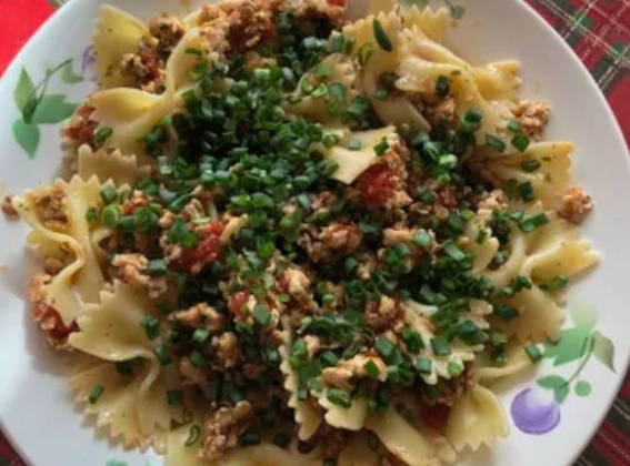 Макароны с фаршем и помидорами