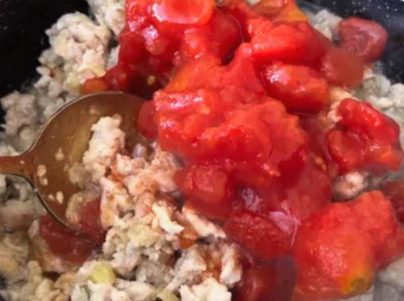 Макароны с фаршем и помидорами