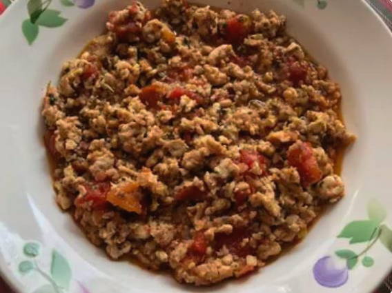Макароны с фаршем и помидорами