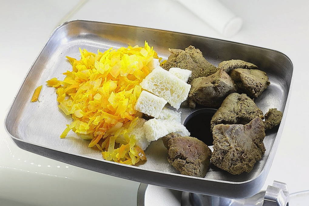 Печеночные котлеты из говяжьей печени на сковороде