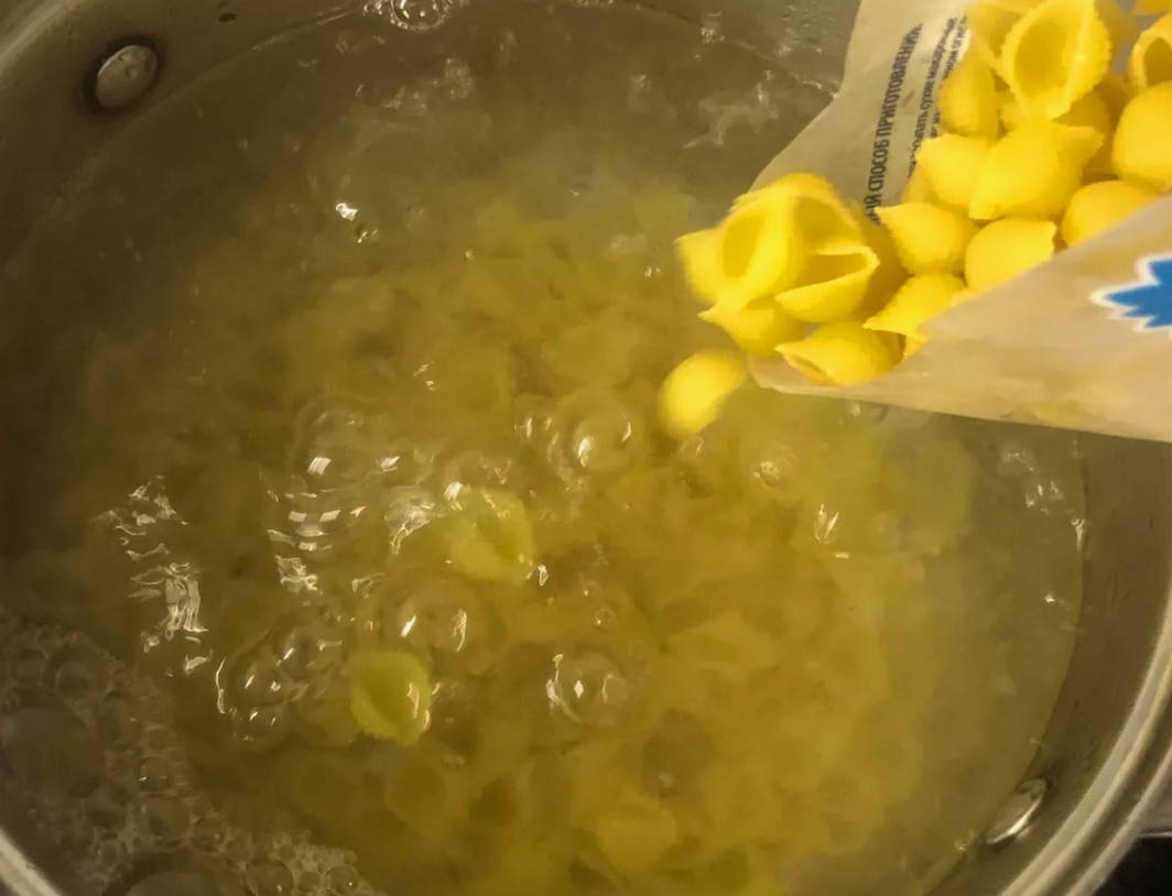 Макароны в сырном соусе на сковороде
