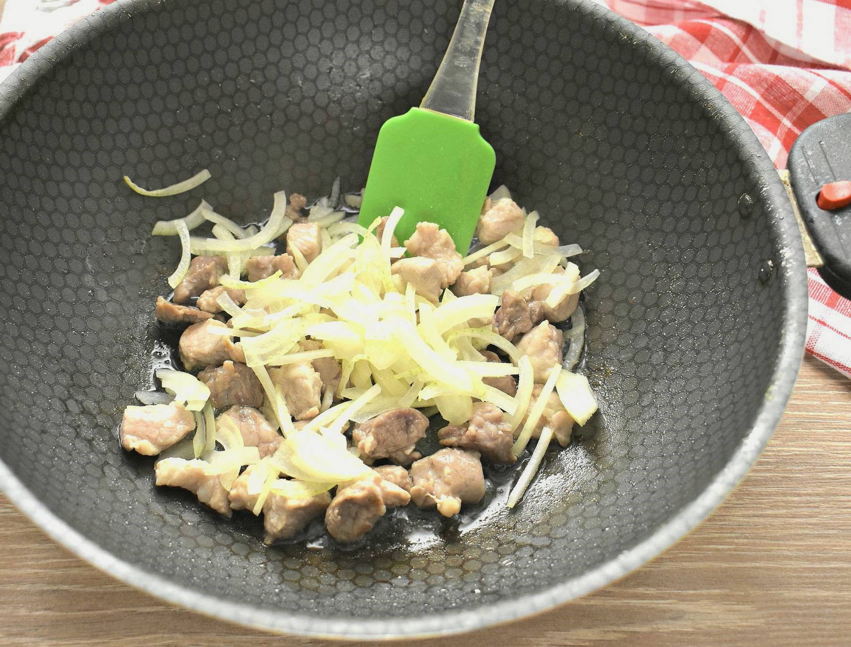 Макароны с мясом и грибами