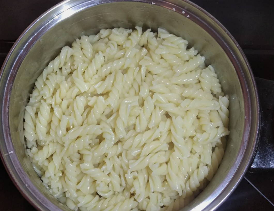 Макароны с мясом в томатном соусе