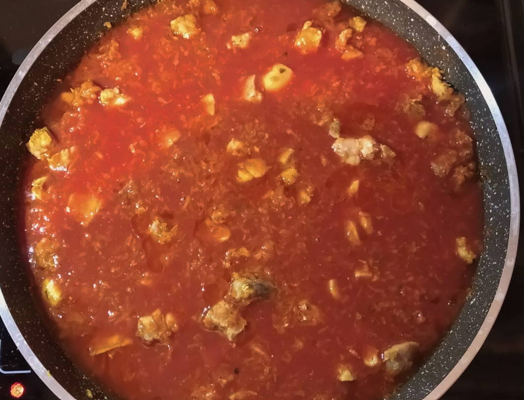 Макароны с мясом в томатном соусе