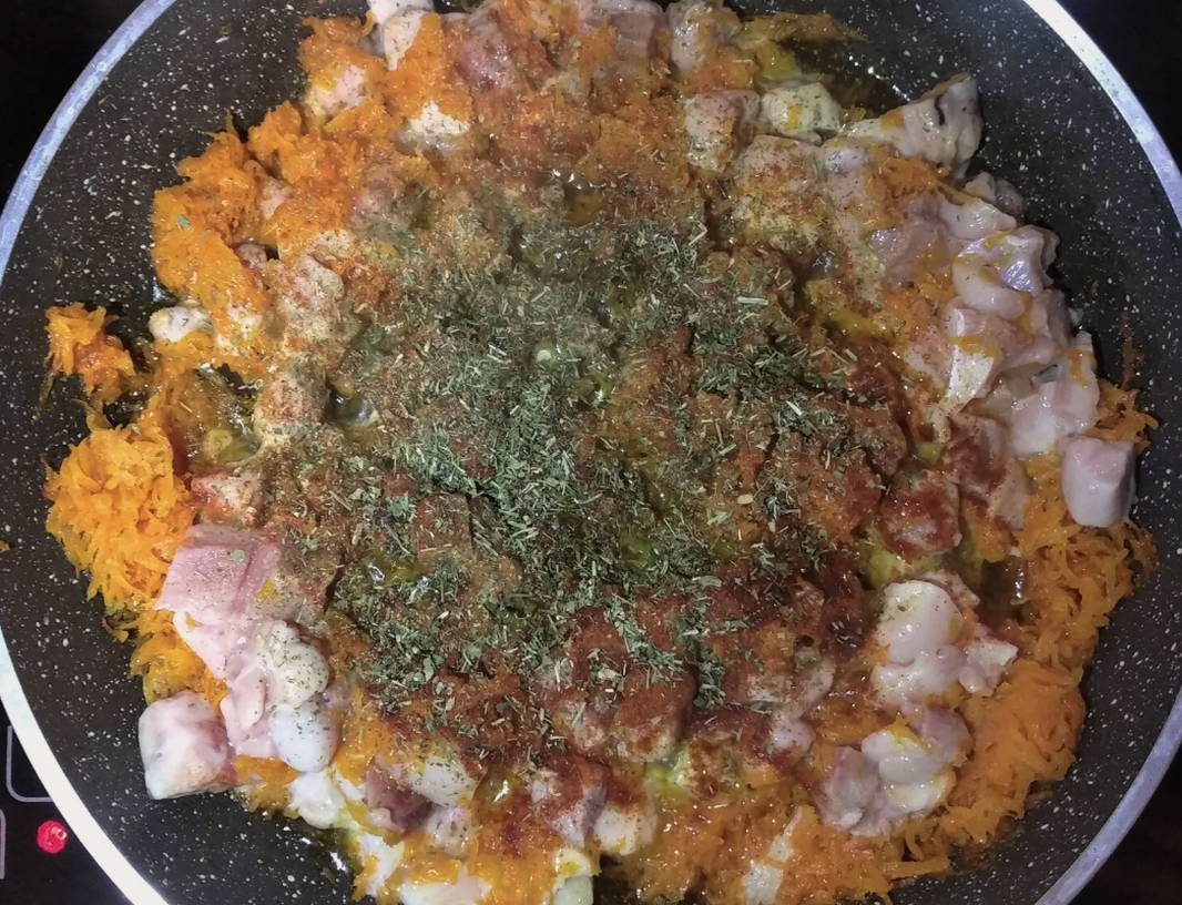 Макароны с мясом в томатном соусе