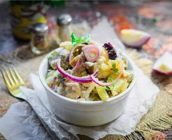 Салат «Деревенский» с курицей и грибами