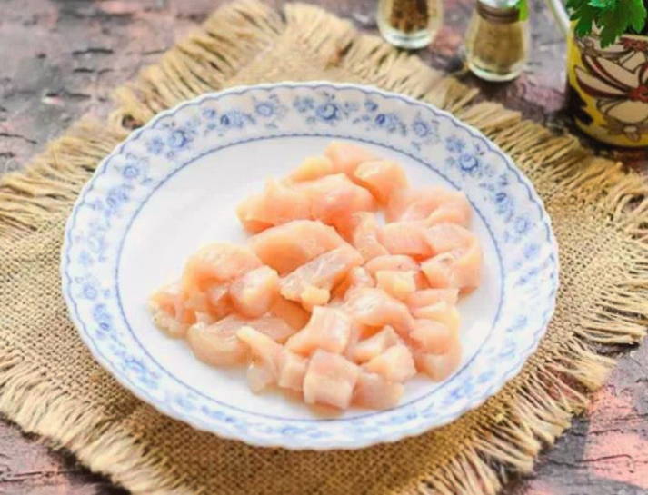 Салат «Деревенский» с курицей и грибами Салат «Деревенский» с курицей и грибами