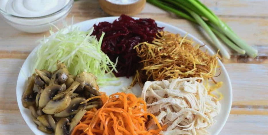 Салат «Горки» с морковью по-корейски, курицей и грибами