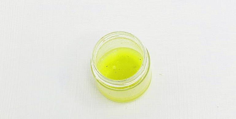 Салат из крабовых палочек, кальмаров, кукурузы, яйца и огурца