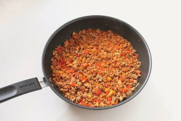 Макароны с фаршем и томатной пастой