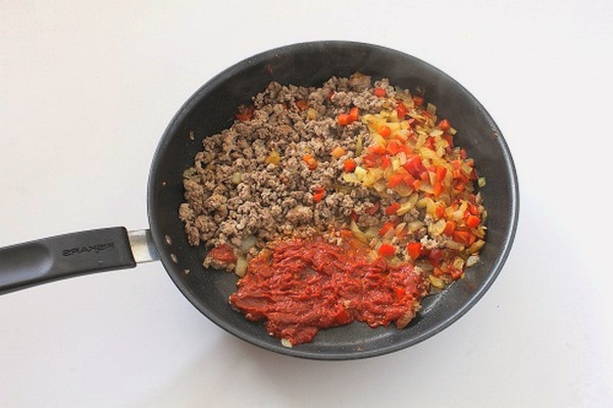 Макароны с фаршем и томатной пастой