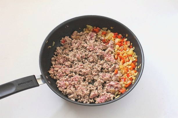 Макароны с фаршем и томатной пастой