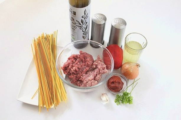 Макароны с фаршем и томатной пастой