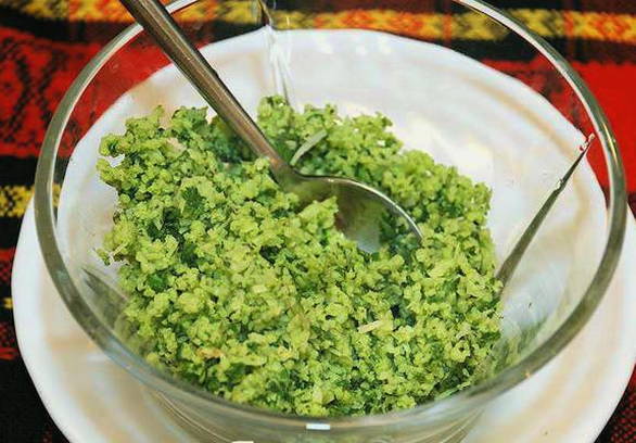 Макароны с овощами на сковороде