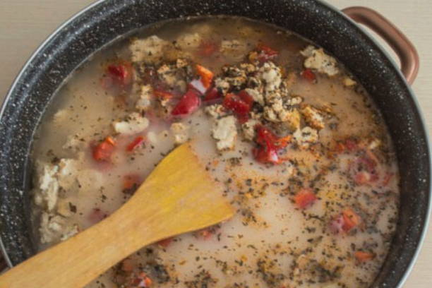 Макароны с фаршем и сыром на сковороде