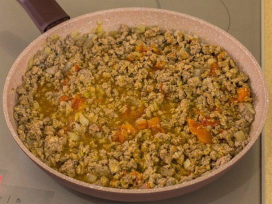 Макароны с фаршем и сыром в духовке