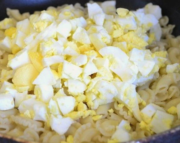 Жареные макароны с яйцом