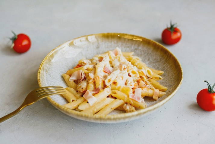 Макароны с беконом и сливками