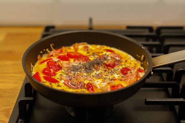 Макароны с беконом и сливками