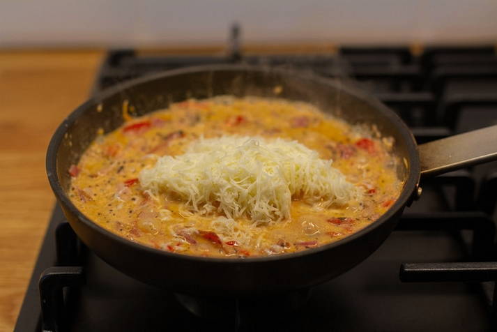 Макароны с беконом и сливками