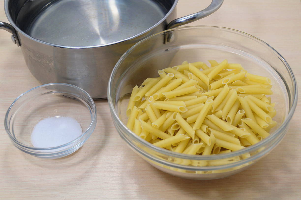 Макароны с подливой из курицы