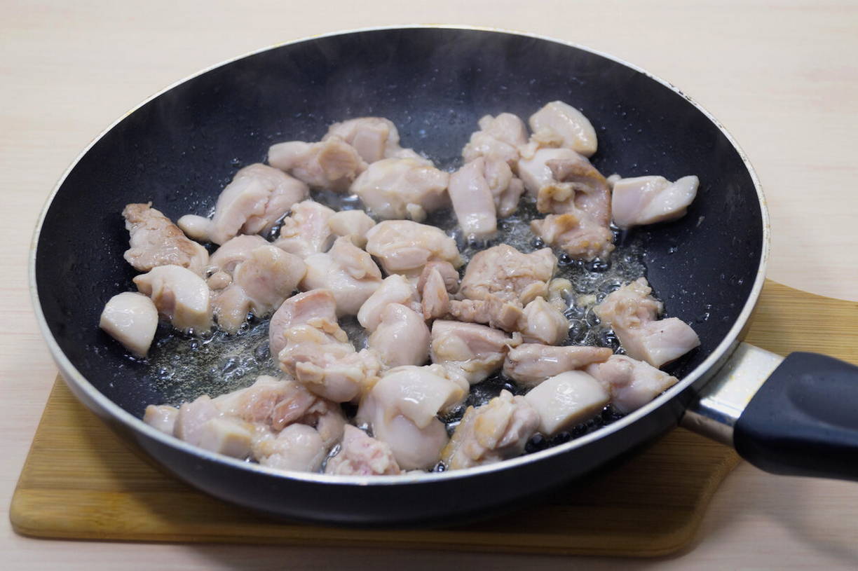 Макароны с подливой из курицы