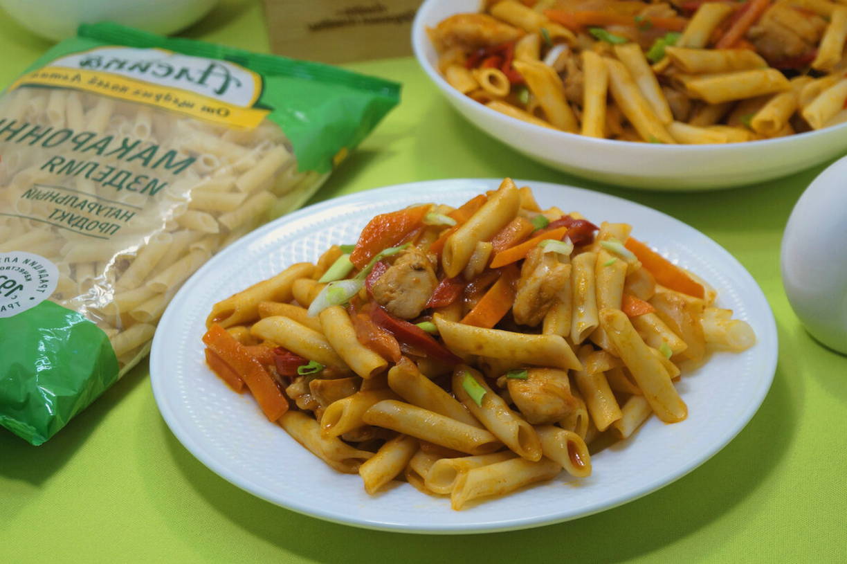 Макароны с подливой из курицы