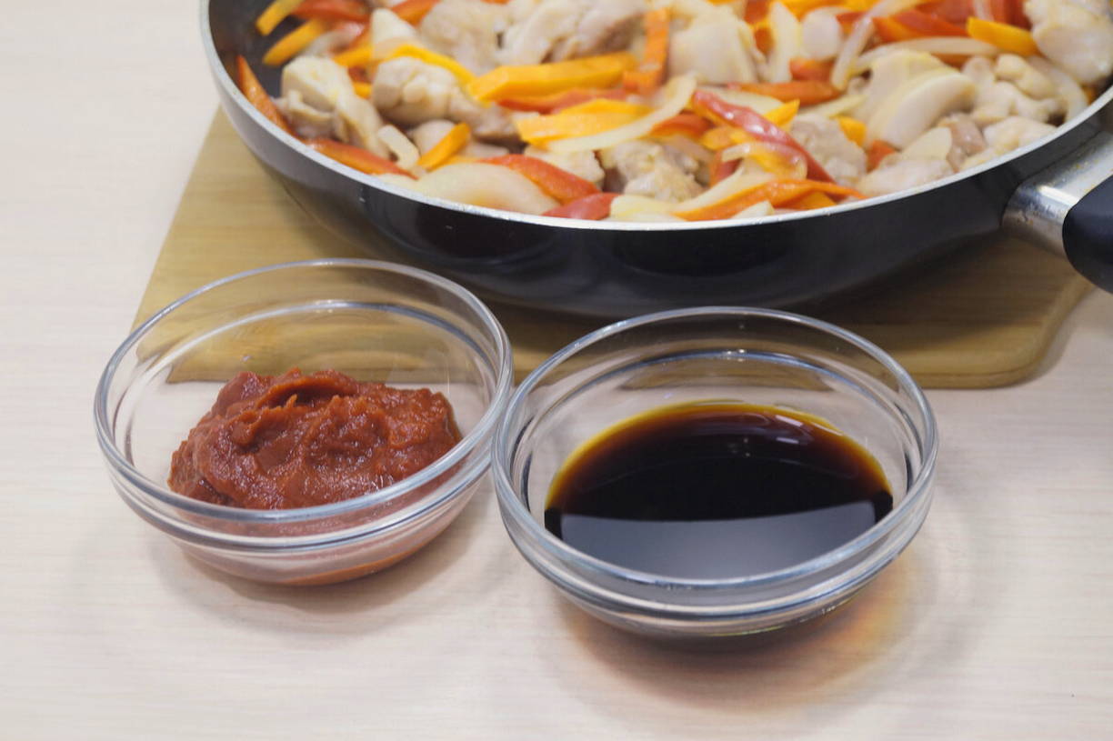 Макароны с подливой из курицы