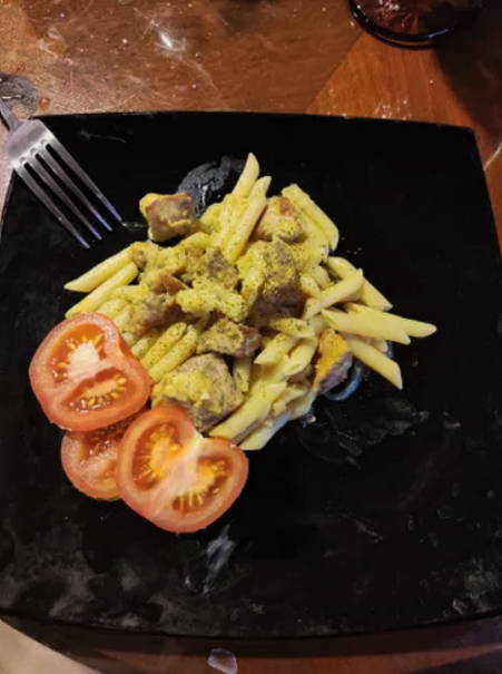Макароны с мясом в сковороде