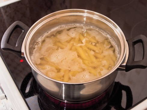 Макароны с сыром и помидорами