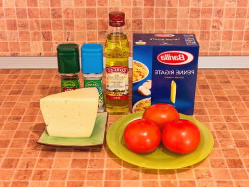 Макароны с сыром и помидорами