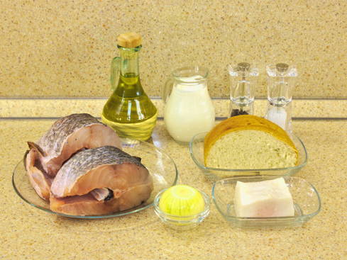 Рыбные котлеты с салом