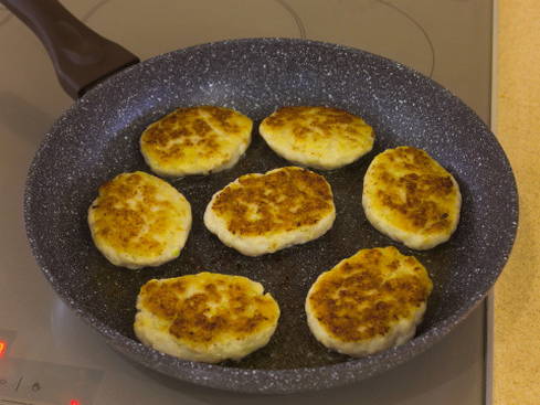 Рыбные котлеты с салом