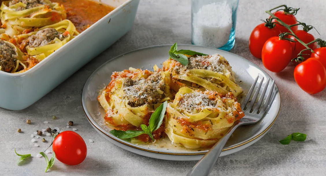 Макароны без варки с фаршем в духовке