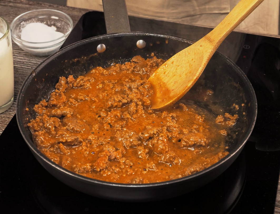 Макароны ракушки с фаршем под сыром со сливками в духовке