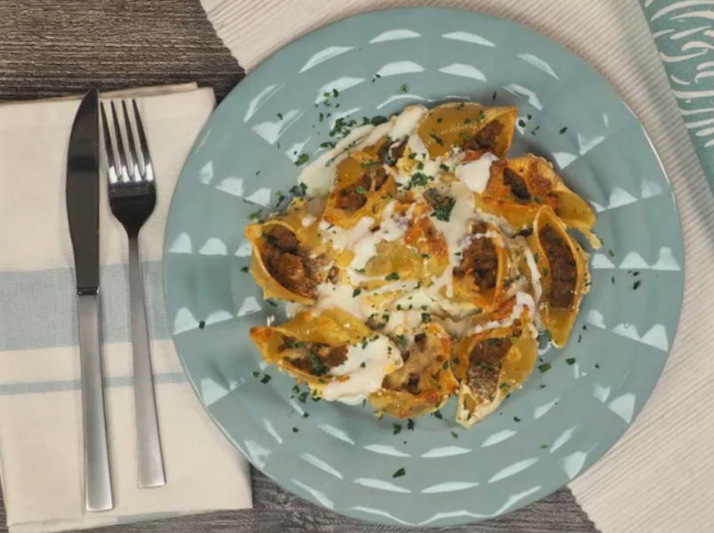 Макароны ракушки с фаршем под сыром со сливками в духовке