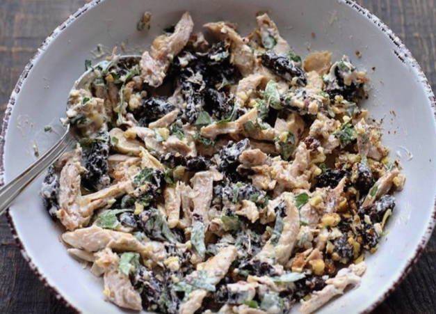 Салат «Катрин» с курицей и черносливом
