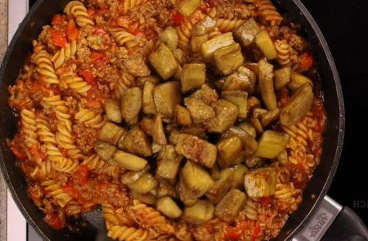 Макароны с фаршем и овощами