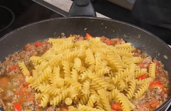 Макароны с фаршем и овощами